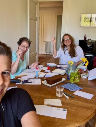 Gathered a couple of hardworking fellow overseas believers in democracy to send get-out-the-vote cards…  If you are living outside the US — or anywhere that you won’t be able to get  to a polling place or vote center for the midterm elections on 3 November 2026 — request your ABSENTEE BALLOT now! 

VOTE!! ⭐️ 🇺🇸 

#americanabroad #expatlife #absenteeballot #vote